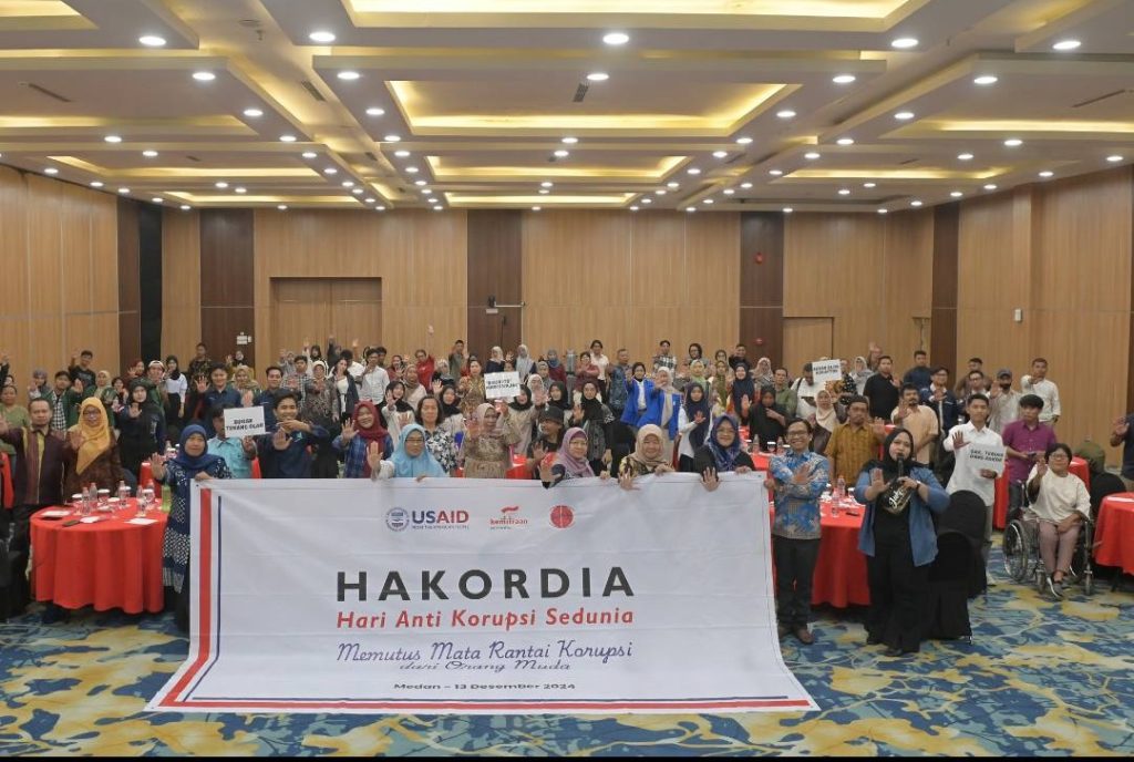 Bersama Transparansi Internasional Indonesia, HAPSARI Memperingati Hari Anti Korupsi Sedunia, di Medan.