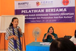 Pelatihan Bersama Penanganan Kekerasan terhadap Perempuan, bersama Komunitas dan Pemda (Dinsos, DP3AKB) dalam Program MAMPU melalui FPL.