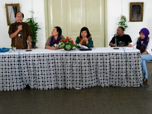 Empat Orang Narasumber dalam sesi Seminar & Pelantikan Pengurus HAPSARI (04/12/2011)