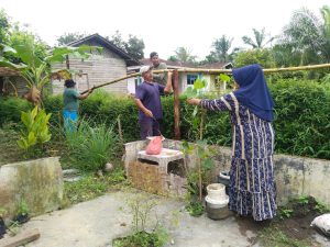 Gotong-royong mengelola Rumah Nusa, tumbuh menjadi budaya keluarga. Penyediaan makan, bukan hanya tanggungjawab perempuan.
